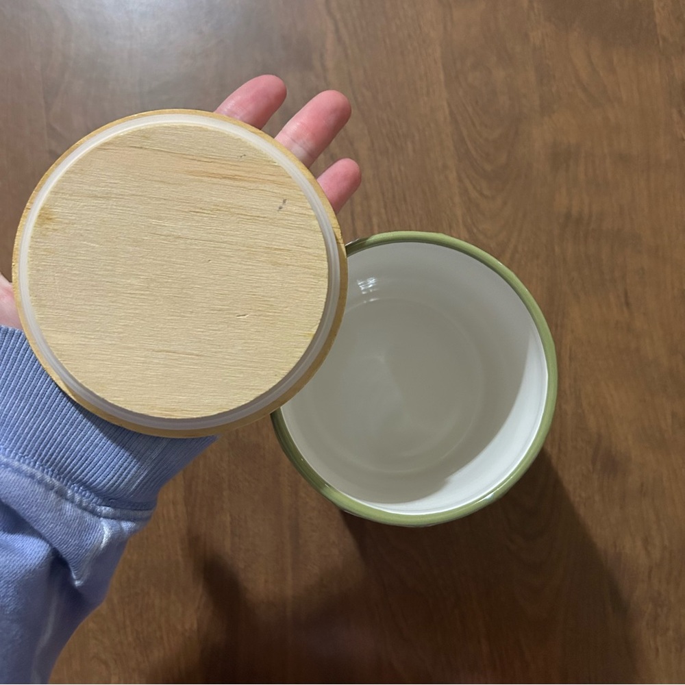 Bee Kind Green cannister - Picture 5 of 6